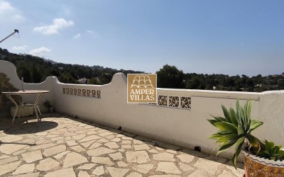 Soleado apartamento en la Sierra de Altea, con bonitas vistas.